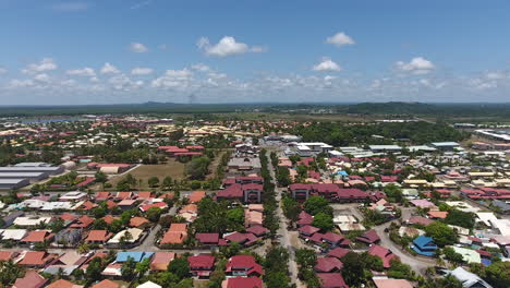 Nachbarschaft-In-Der-Gemeinde-Kourou,-Französisch-Guayana.-Luftaufnahme